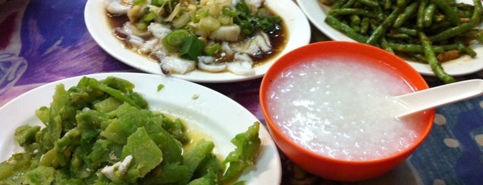 Qing Zhou Xiao Cai Home Cafe is one of Om nom nom....