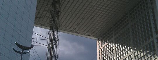 Grande Arche de la Défense is one of Les Tours de La Défense.