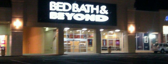 Bed Bath & Beyond is one of Tempat yang Disukai Steph.
