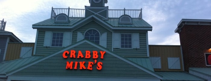 Crabby Mike's Calabash Seafood Company is one of Lugares favoritos de Chad.