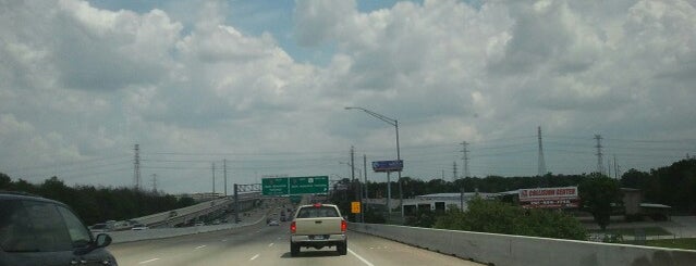 Beltway 8 at 249 is one of Locais curtidos por Rodney.