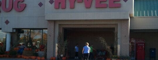 Hy-Vee is one of Lugares favoritos de Diane.