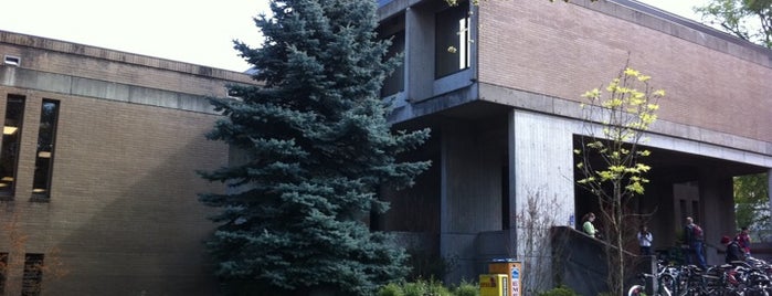 McKenzie Hall is one of University of Oregon Buildings.