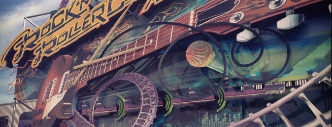 Rock 'n' Roller Coaster avec Aerosmith is one of สถานที่ที่ Charles ถูกใจ.