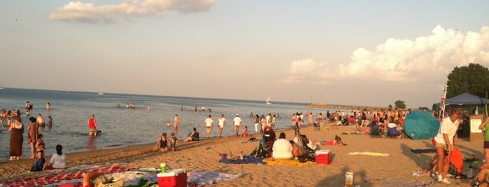 Gillson Beach is one of 5 Chicago Beaches Worth a Visit this Summer.