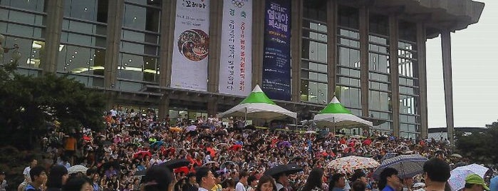 국립극장 is one of Through the Center of Seoul.