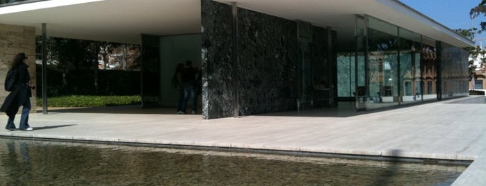 Mies van der Rohe Pavilion is one of Great Modern Architecture.