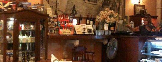 Café del Poeta is one of สถานที่ที่ Hernan ถูกใจ.