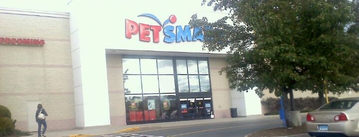 PetSmart is one of Orte, die Elaine gefallen.