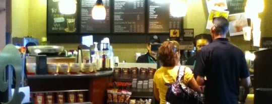 Starbucks is one of สถานที่ที่ Allison ถูกใจ.