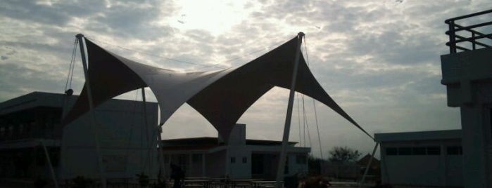 Universidad Autónoma de Querétaro Campus Aeropuerto is one of Isaákcitouさんのお気に入りスポット.