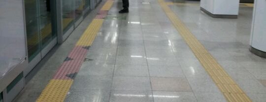 Chongshin Univ.(Isu) Stn. is one of Subway Stations in Seoul(line5~9).