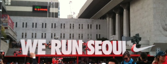 Площадь Кванхвамун is one of Seoul #4sqCities.