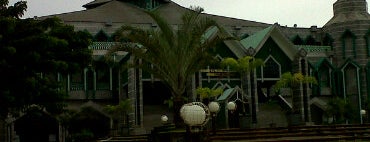 Masjid Al Markaz Al Islami is one of Makassar Bisa Tonji.