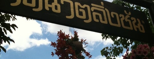 Taling Chan Floating Market is one of Guide to Bangkok.