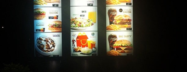 McDonald's is one of Lieux qui ont plu à Eloiza.