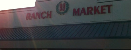 99 Ranch Market 大華超級市場 is one of Locais salvos de Connie.