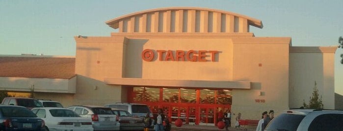 Target is one of สถานที่ที่ Juan ถูกใจ.
