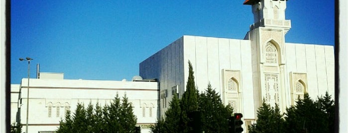 Centro Cultural Islámico y Mezquita Omar de Madrid | المركز الثقافي الاسلامي بمدريد is one of Ashraf 님이 좋아한 장소.