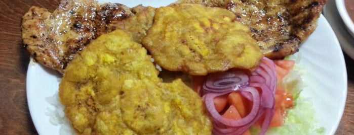 Fabio's Chicken is one of Locais curtidos por Lore.