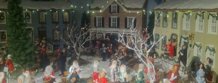 Byers' Choice Christmas Museum & Gift Emporium is one of Lugares favoritos de Dan.