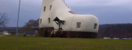 The Haines Shoe House is one of Ooit.