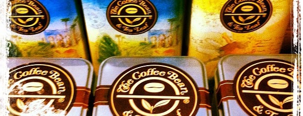 The Coffee Bean & Tea Leaf is one of Posti che sono piaciuti a Andre.