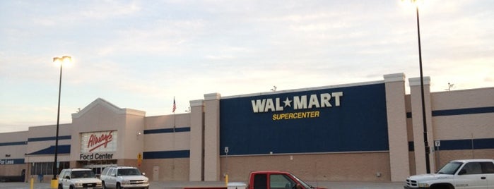 Walmart Supercenter is one of Posti che sono piaciuti a Micah.