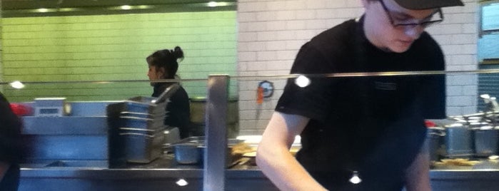 Chipotle Mexican Grill is one of Candace 님이 좋아한 장소.