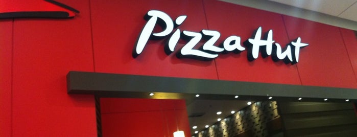 Pizza Hut is one of Locais curtidos por Raad.