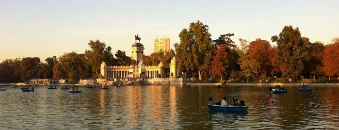 Parque del Retiro is one of Parques de Madrid.