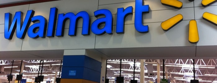 Walmart is one of สถานที่ที่ Lucianne ถูกใจ.