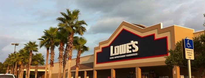 Lowe's is one of Tempat yang Disukai Lorraine.