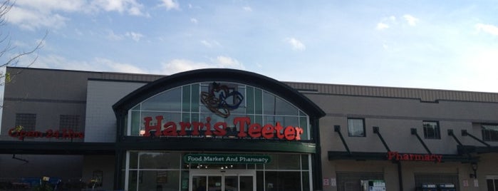 Harris Teeter is one of Locais curtidos por Brian.