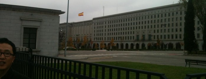 Ministerio de Empleo y Seguridad Social is one of Sitios interesantes si buscas trabajo en Madrid.