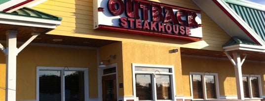 Outback Steakhouse is one of Locais salvos de Kim.