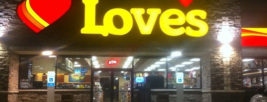 Love's Travel Stop is one of Locais curtidos por Devin.
