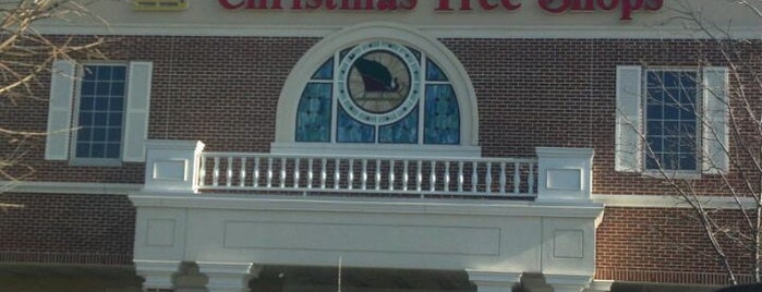 Christmas Tree Shops is one of Eileen'in Beğendiği Mekanlar.