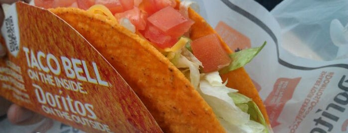Taco Bell is one of สถานที่ที่ KENDRICK ถูกใจ.