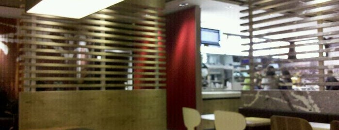 McDonald's is one of Locais onde estive.