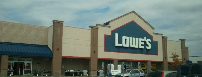 Lowe's is one of Locais curtidos por MSZWNY.