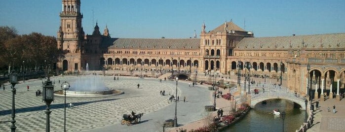Spain Square is one of Los 5 lugares más románticos de Sevilla.