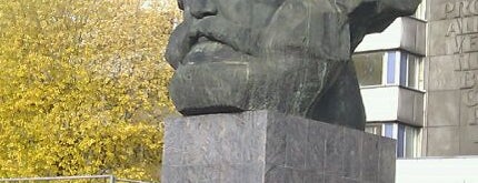 Karl Marx Monument is one of Alguns lugares que conheci na alemanha..