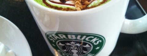 Starbucks Coffee is one of 夜中まで開いてるスタバ.