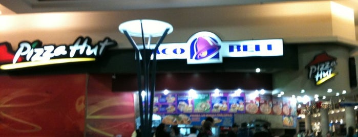Taco Bell is one of Tempat yang Disukai Cristian.