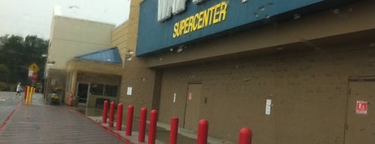 Walmart Supercenter is one of Tempat yang Disukai Justin.