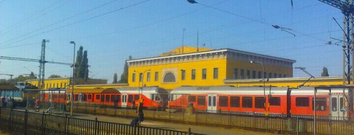 Székesfehérvár vasútállomás is one of Pályaudvarok, vasútállomások (Train Stations).