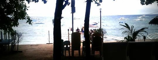 Alona Beach is one of Family Food Trip.