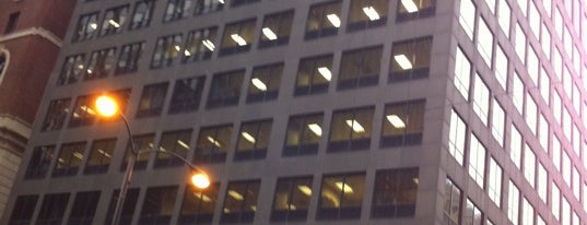 Ralph H Metcalfe Federal Building is one of สถานที่ที่บันทึกไว้ของ Earth Hour Illinois 2012.