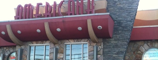 Americana Diner is one of สถานที่ที่ Neil ถูกใจ.